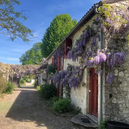 Les Volets Rouges Hébergement de vacances Lauzun